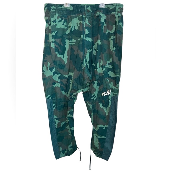 nike woven camo pants